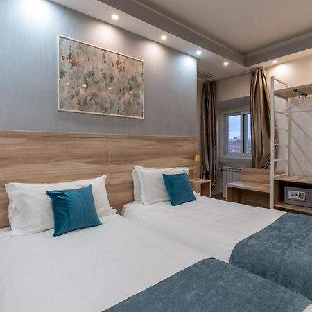 Leone D'Oro Guesthouse - Close To Piazza Vittorio โรม ภายนอก รูปภาพ