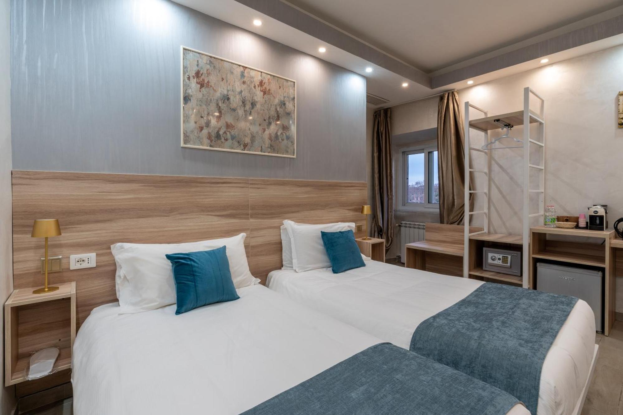 Leone D'Oro Guesthouse - Close To Piazza Vittorio โรม ภายนอก รูปภาพ