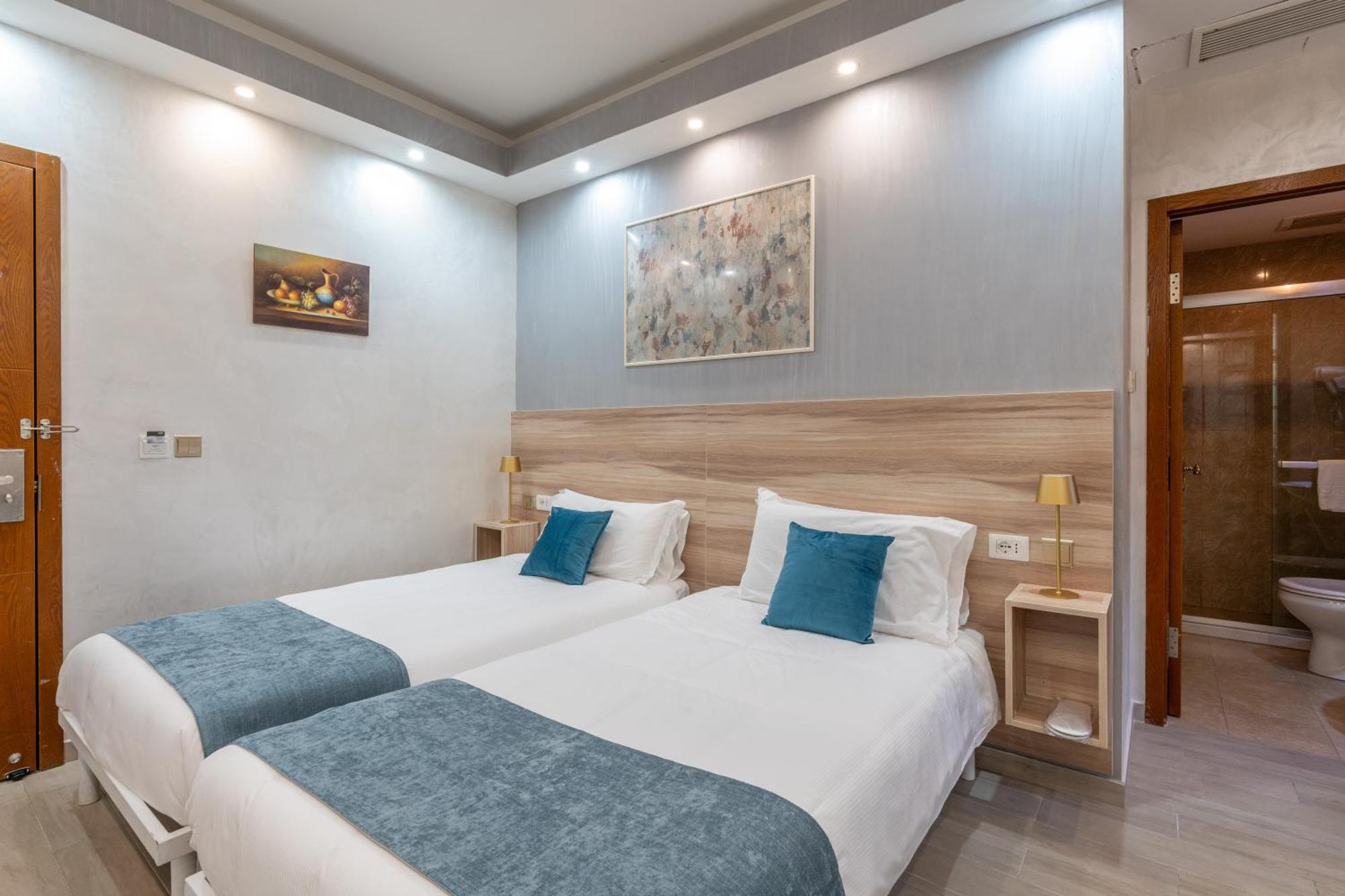 Leone D'Oro Guesthouse - Close To Piazza Vittorio โรม ภายนอก รูปภาพ