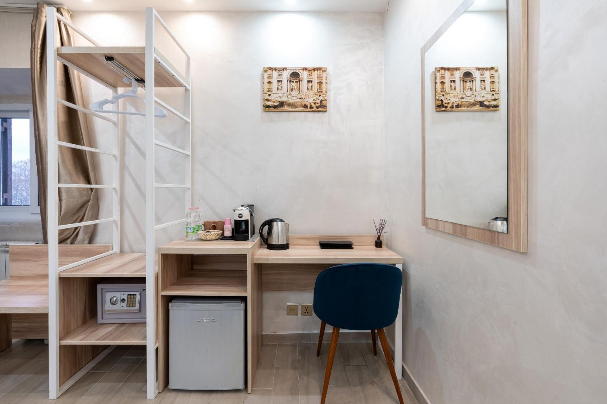 Leone D'Oro Guesthouse - Close To Piazza Vittorio โรม ภายนอก รูปภาพ