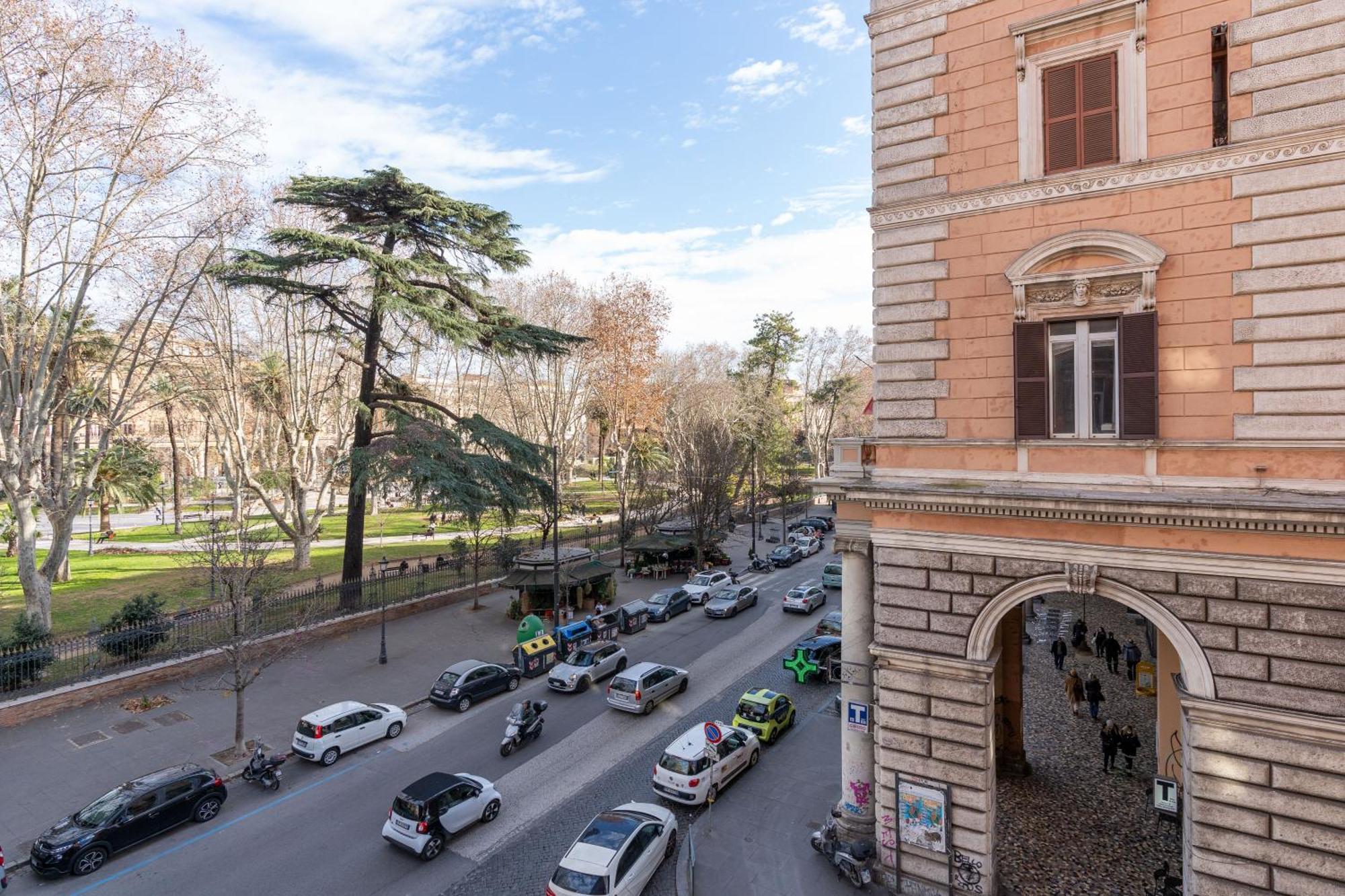 Leone D'Oro Guesthouse - Close To Piazza Vittorio โรม ภายนอก รูปภาพ