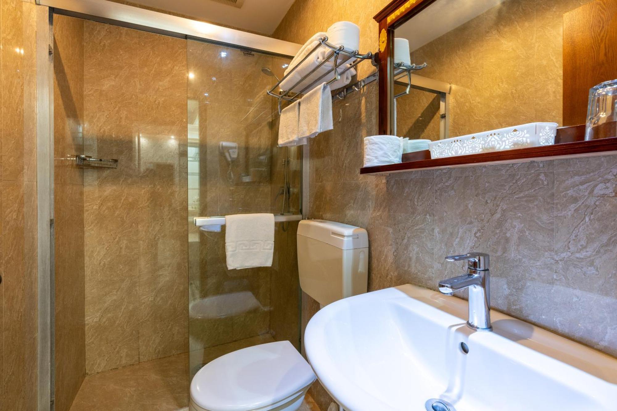 Leone D'Oro Guesthouse - Close To Piazza Vittorio โรม ภายนอก รูปภาพ