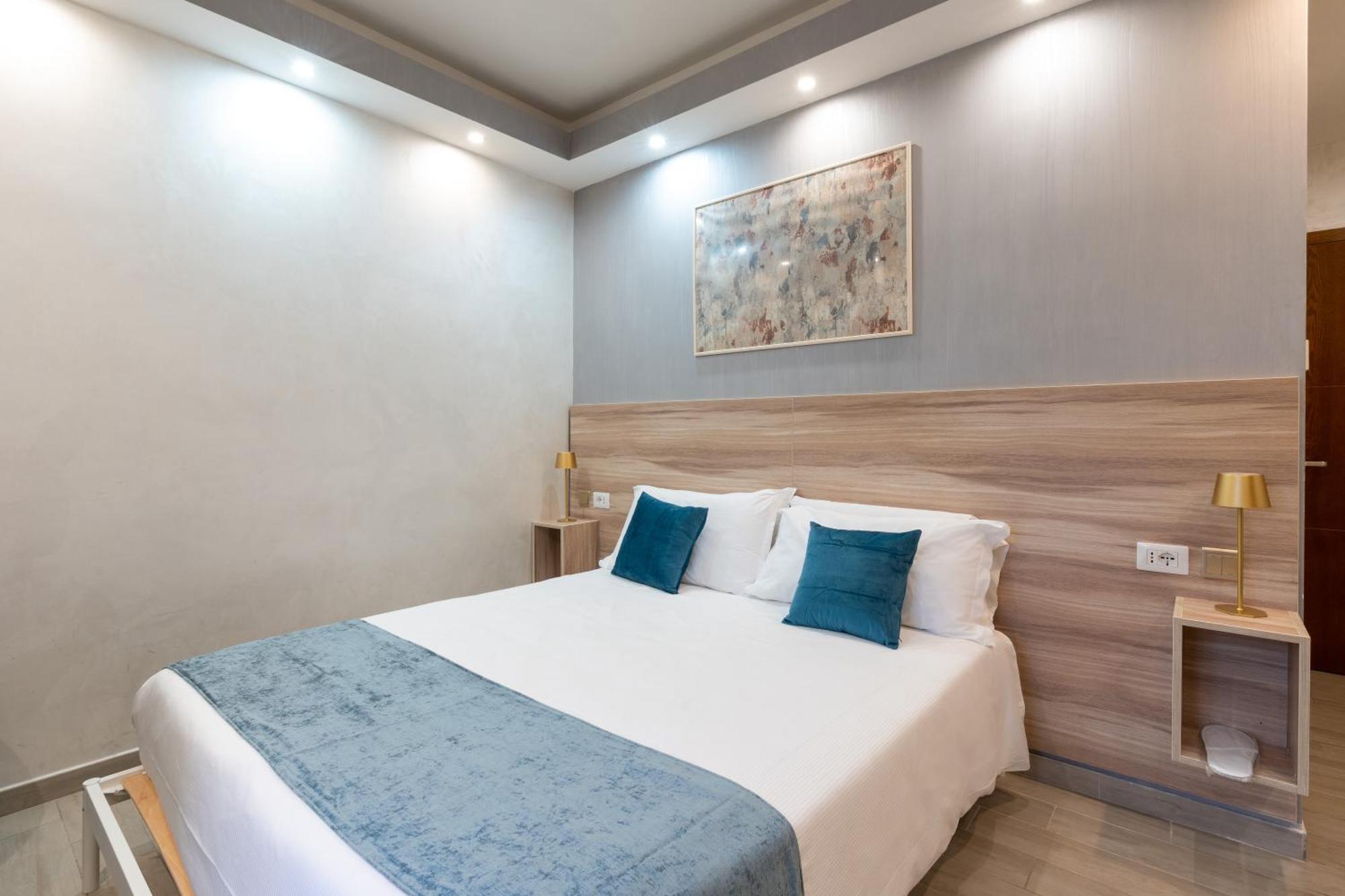 Leone D'Oro Guesthouse - Close To Piazza Vittorio โรม ภายนอก รูปภาพ