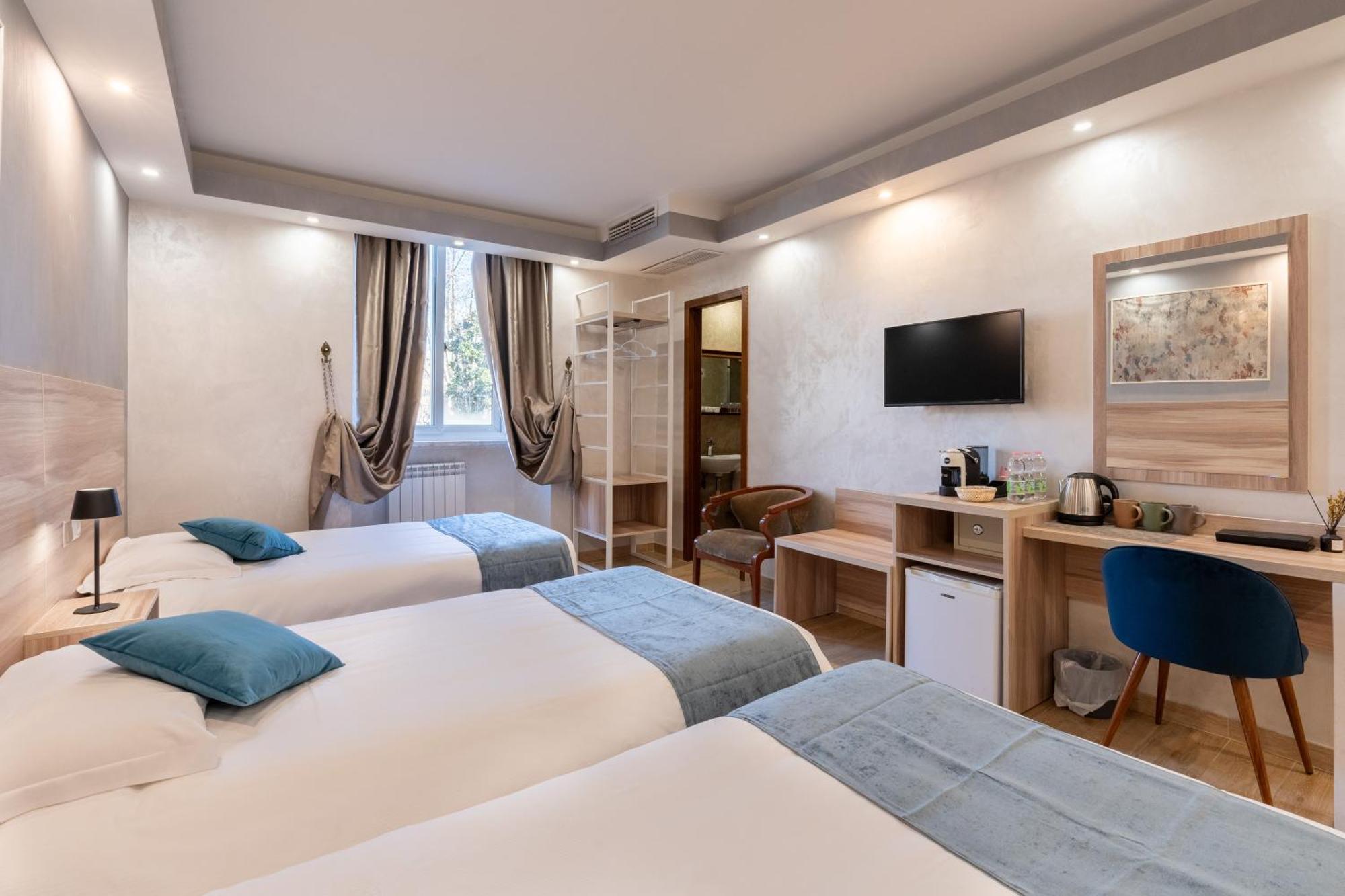 Leone D'Oro Guesthouse - Close To Piazza Vittorio โรม ภายนอก รูปภาพ