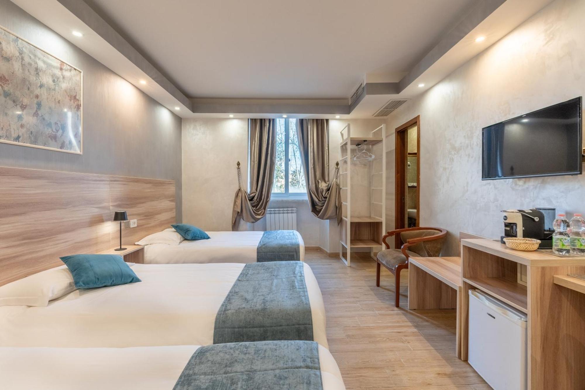 Leone D'Oro Guesthouse - Close To Piazza Vittorio โรม ภายนอก รูปภาพ